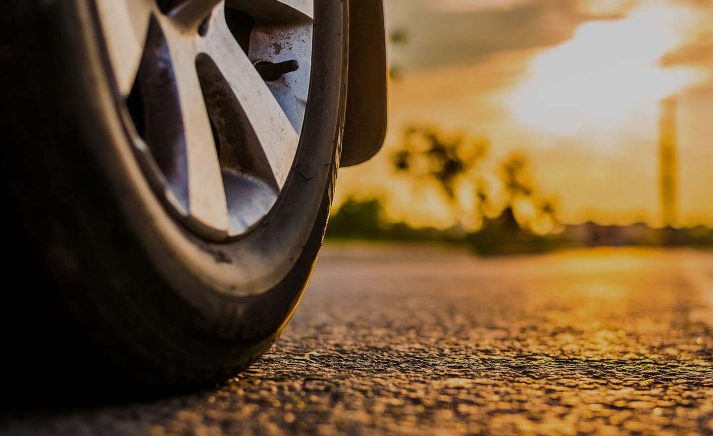 WHY DO CAR TYRES CRACK?